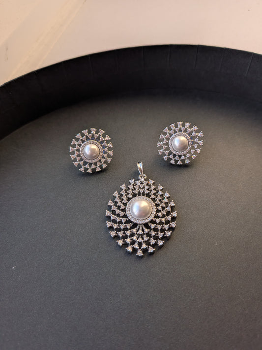 Chrome Finish Pendant Set in AD &Pearls