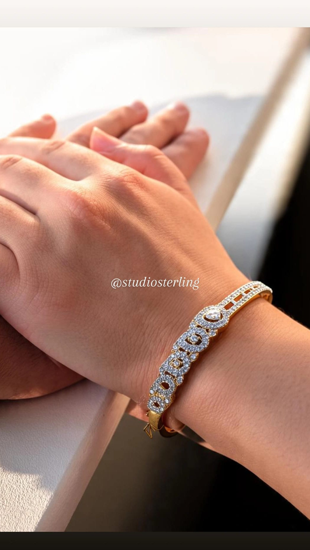 Elegant Bracelet with AD