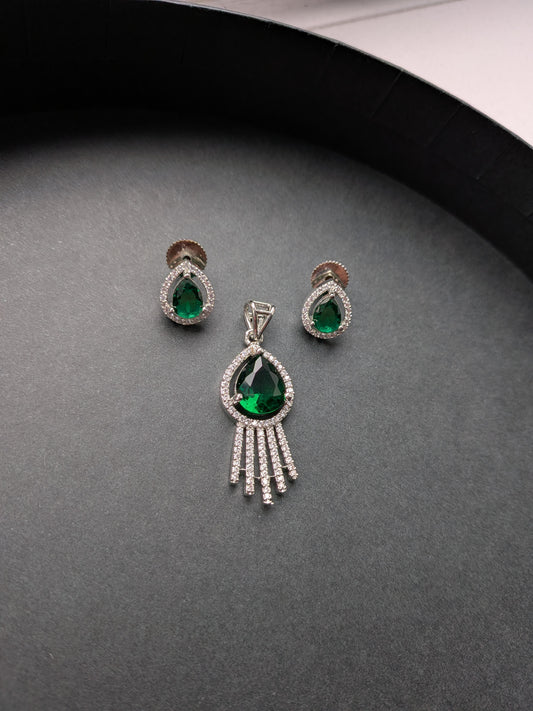 Pendant Set in AD - Emerald Green