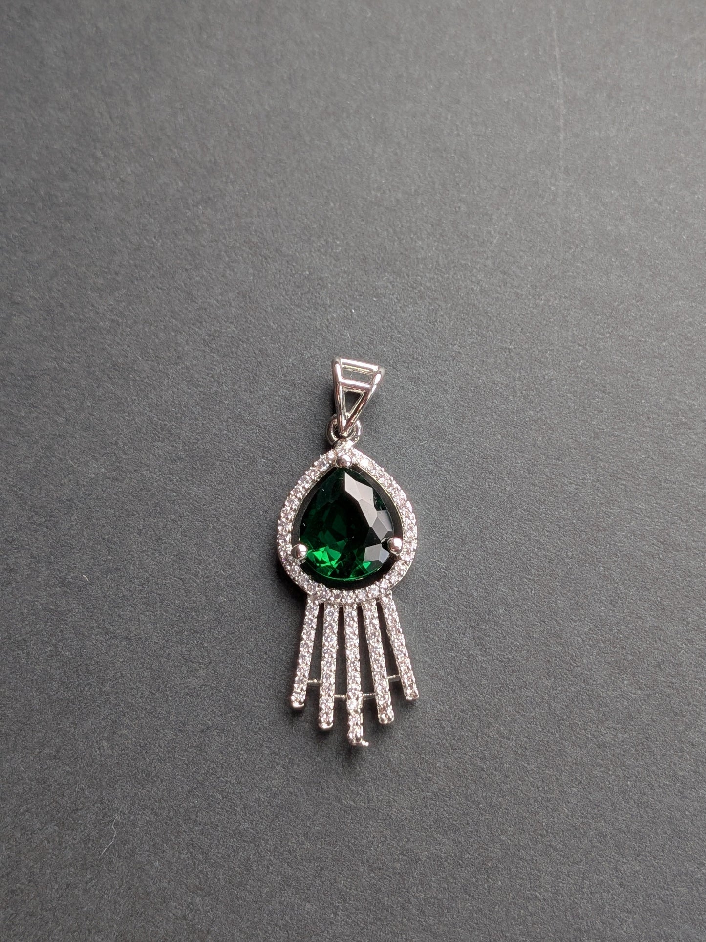 Pendant Set in AD - Emerald Green