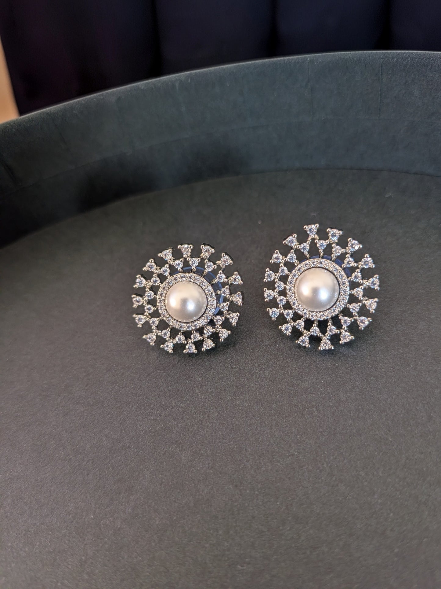 Chrome Finish Pendant Set in AD &Pearls