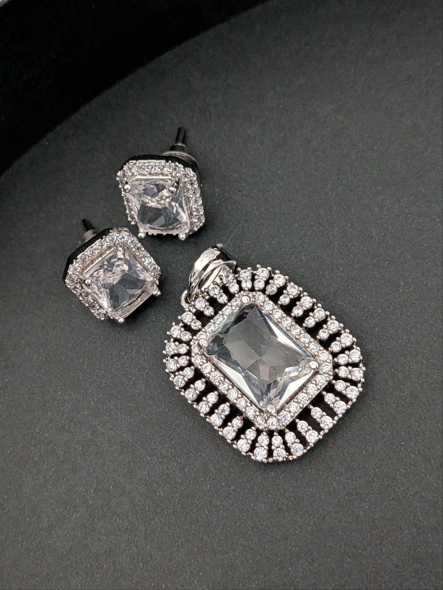 Chrome Finish Pendant Set in AD