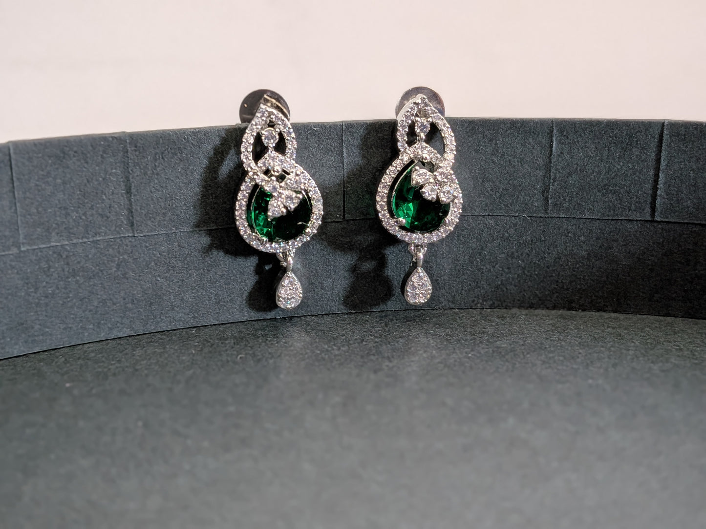 Pendant Set in AD - Emerald Green