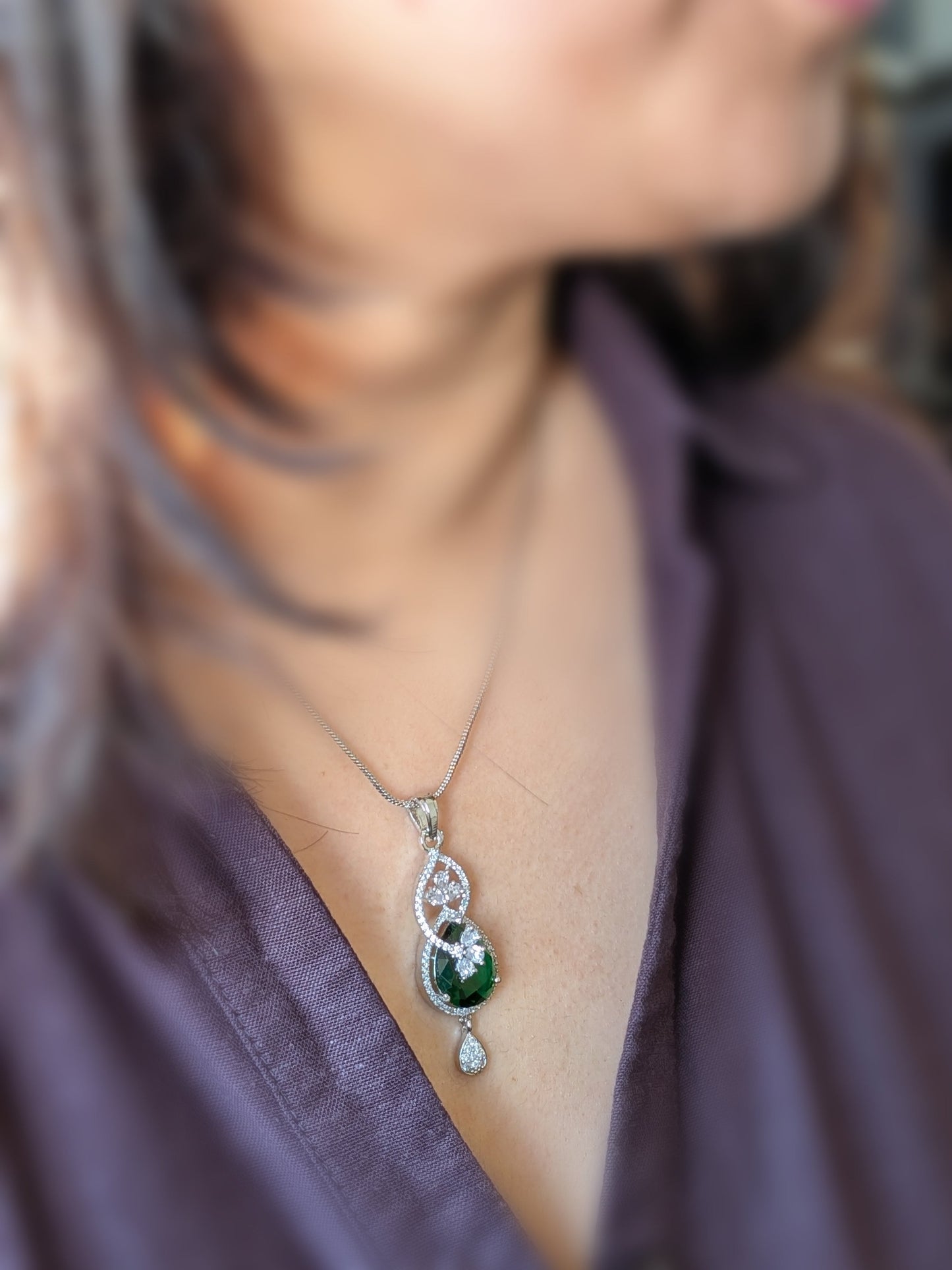 Pendant Set in AD - Emerald Green