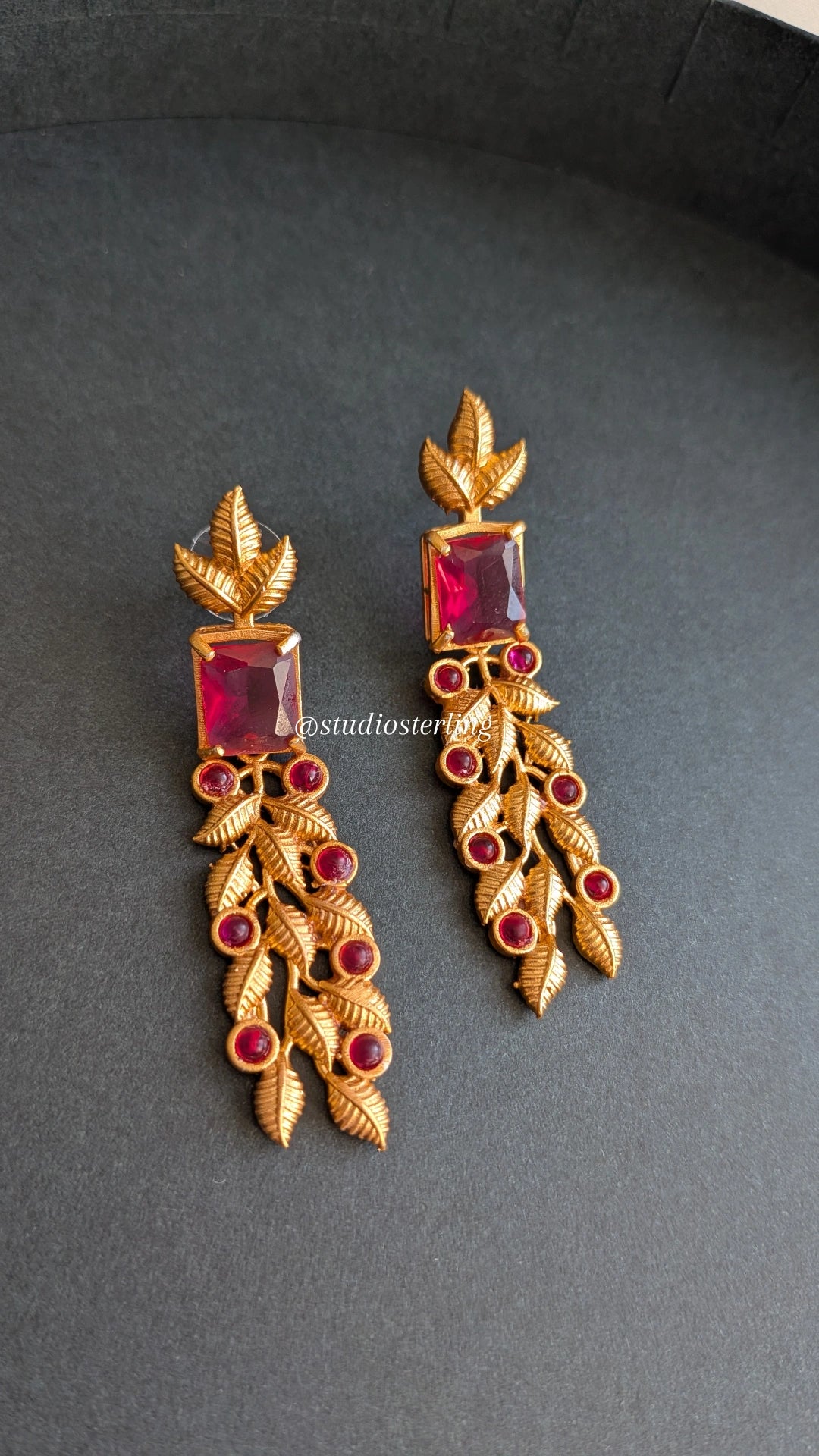 Leaf Shaped Earrings with Monalisa Stones - Dark Pink