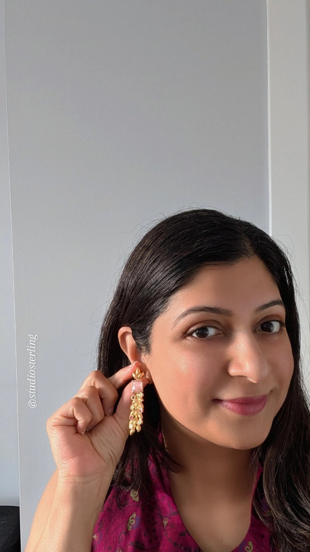 Leaf Shaped Earrings with Monalisa Stones - Light Pink