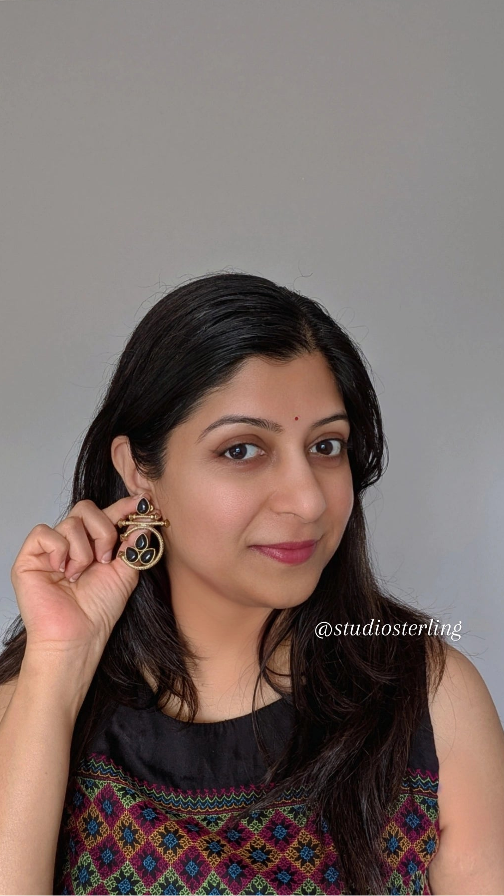 Monalisa stone earrings - Black