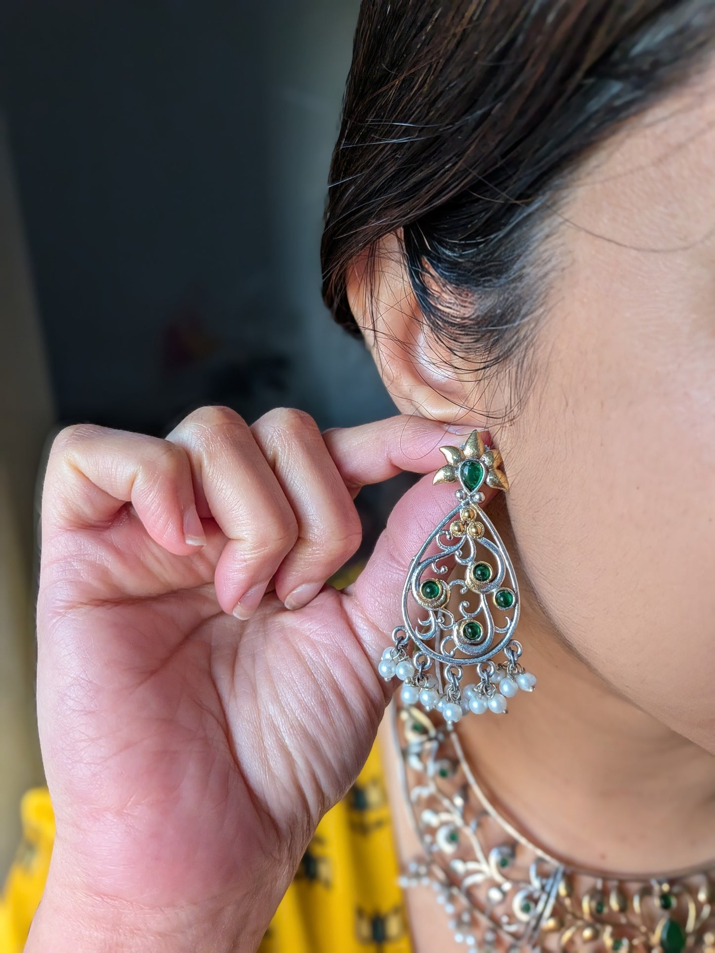 Hasli set with Emerald Green stones