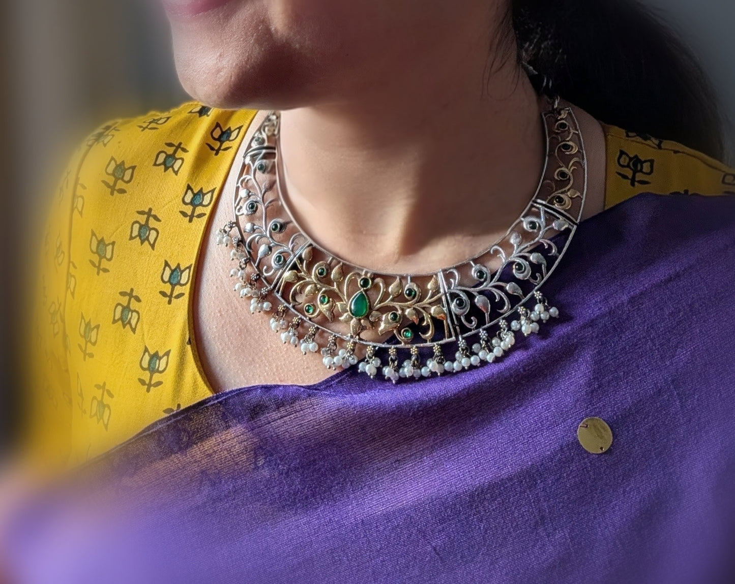 Hasli set with Emerald Green stones