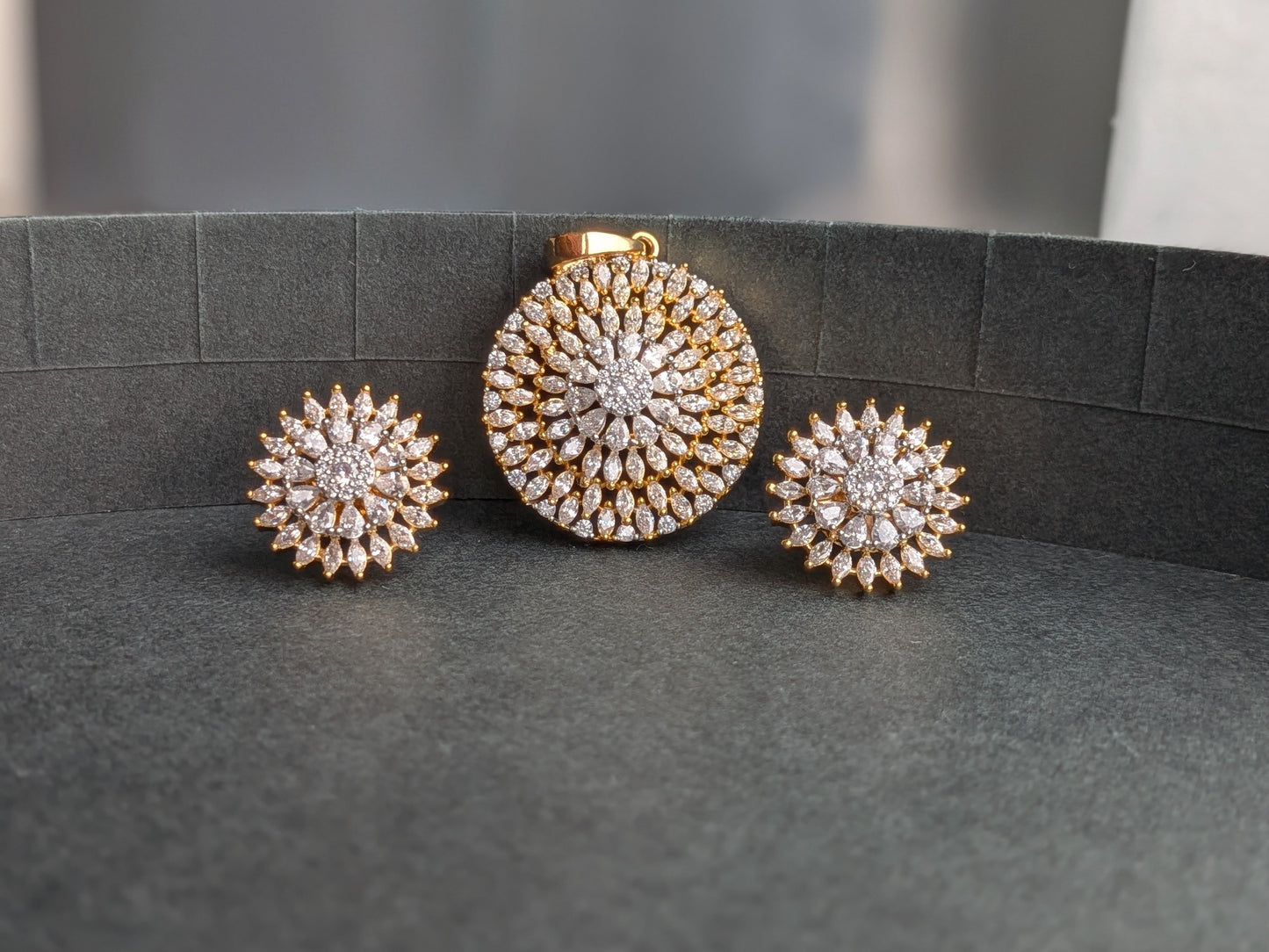 AD Pendant Set