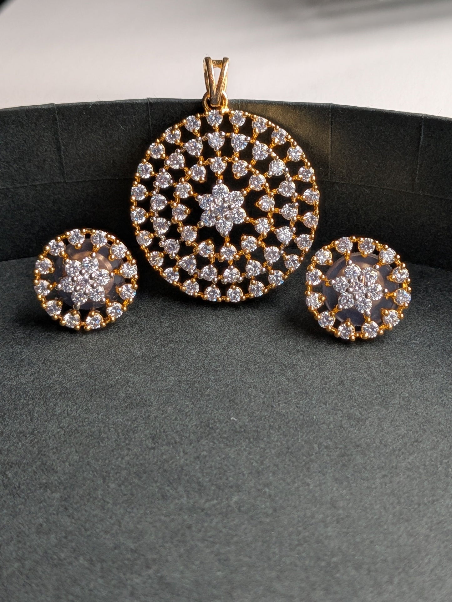 AD Pendant Set