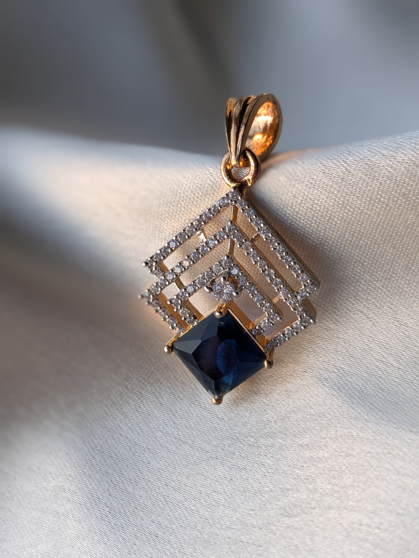 AD Pendant Set