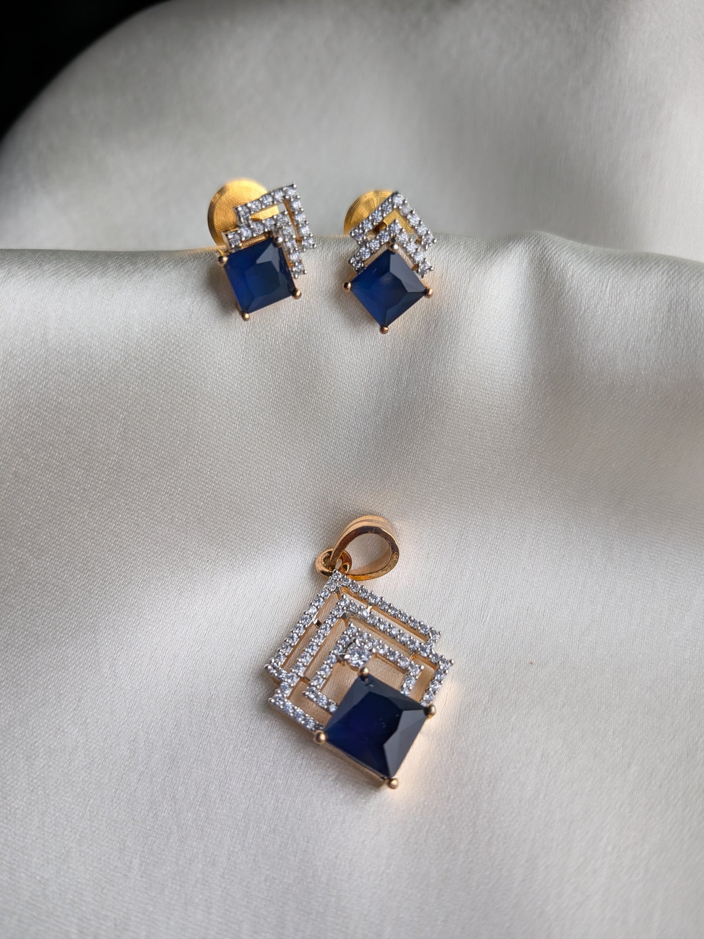 AD Pendant Set