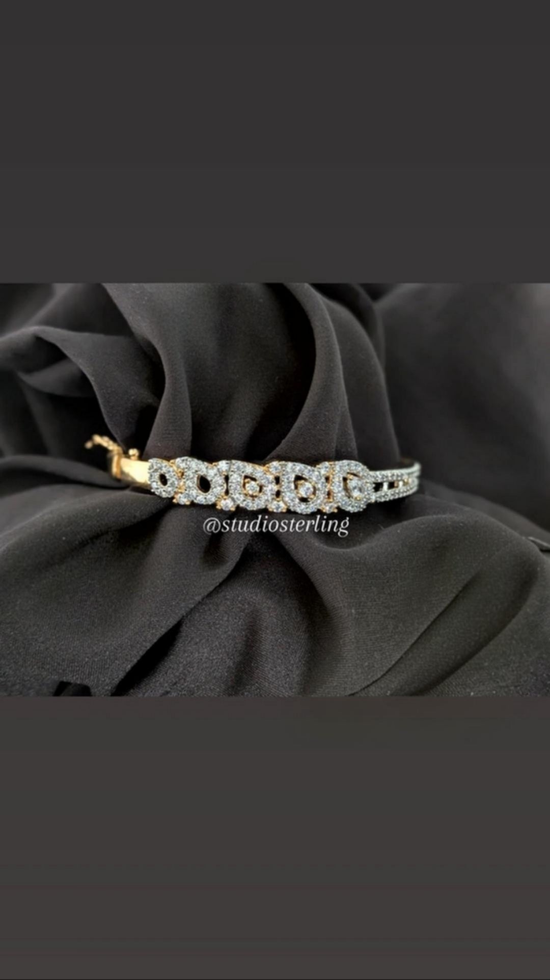 Elegant Bracelet with AD