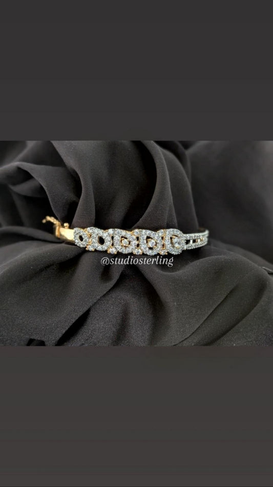 Elegant Bracelet with AD